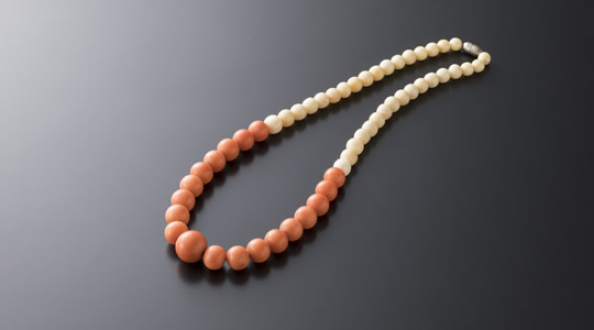 珊瑚のネックレス